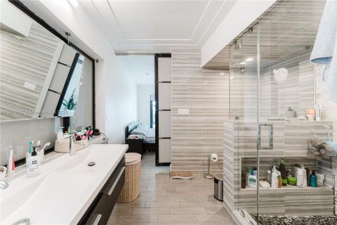 Casa en venta en North Miami, Florida, 4 dormitorios, 154.78 m2 № 1970674 - foto 9