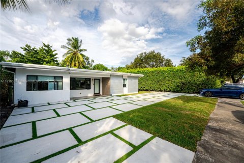 Casa en North Miami, Florida 4 dormitorios, 154.78 m2 № 1970674