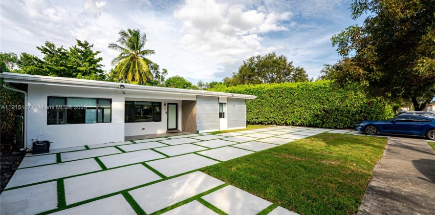 Casa en North Miami, Florida 4 dormitorios, 154.78 m2 № 1970674