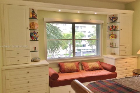 Copropriété à vendre à Coral Gables, Floride: 2 chambres, 114.92 m2 № 2046800 - photo 17