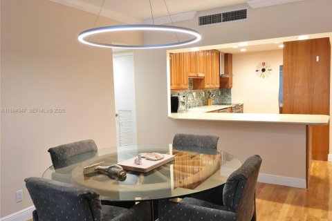 Copropriété à vendre à Coral Gables, Floride: 2 chambres, 114.92 m2 № 2046800 - photo 13