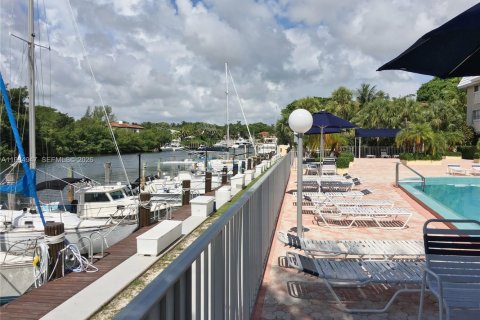 Copropriété à vendre à Coral Gables, Floride: 2 chambres, 114.92 m2 № 2046800 - photo 1