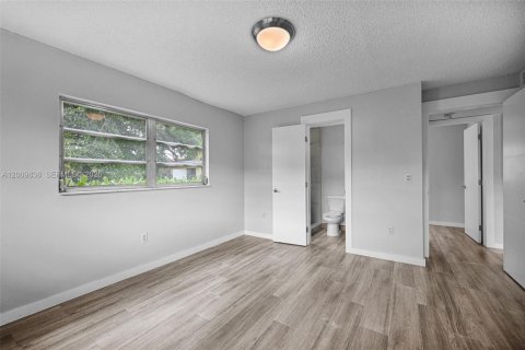 Casa en alquiler en Miami, Florida, 3 dormitorios, 139.35 m2 № 2171016 - foto 21