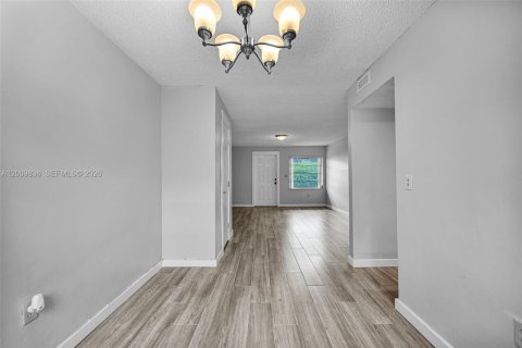 Casa en alquiler en Miami, Florida, 3 dormitorios, 139.35 m2 № 2171016 - foto 12