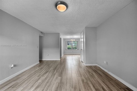 Casa en alquiler en Miami, Florida, 3 dormitorios, 139.35 m2 № 2171016 - foto 9