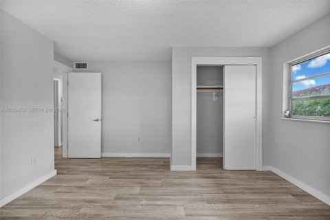 Casa en alquiler en Miami, Florida, 3 dormitorios, 139.35 m2 № 2171016 - foto 26