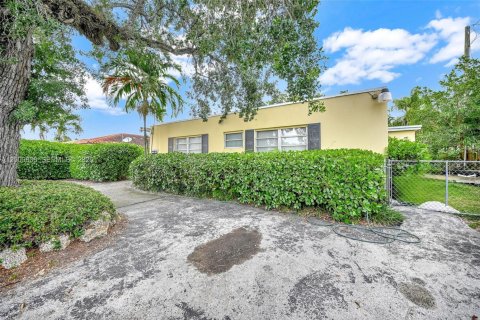 Casa en alquiler en Miami, Florida, 3 dormitorios, 139.35 m2 № 2171016 - foto 3