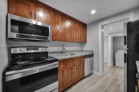 Casa en alquiler en Miami, Florida, 3 dormitorios, 139.35 m2 № 2171016 - foto 13