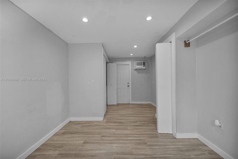 Casa en alquiler en Miami, Florida, 3 dormitorios, 139.35 m2 № 2171016 - foto 18
