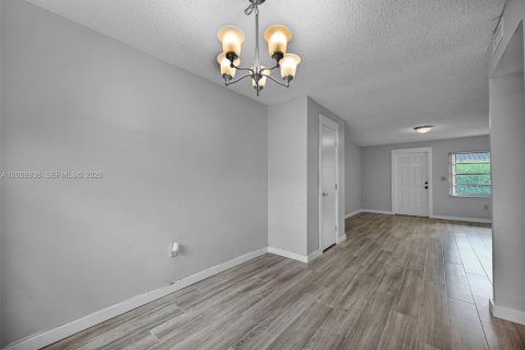Casa en alquiler en Miami, Florida, 3 dormitorios, 139.35 m2 № 2171016 - foto 19