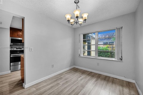 Casa en alquiler en Miami, Florida, 3 dormitorios, 139.35 m2 № 2171016 - foto 17
