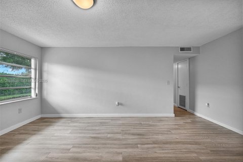Casa en alquiler en Miami, Florida, 3 dormitorios, 139.35 m2 № 2171016 - foto 11