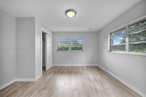 Casa en alquiler en Miami, Florida, 3 dormitorios, 139.35 m2 № 2171016 - foto 25