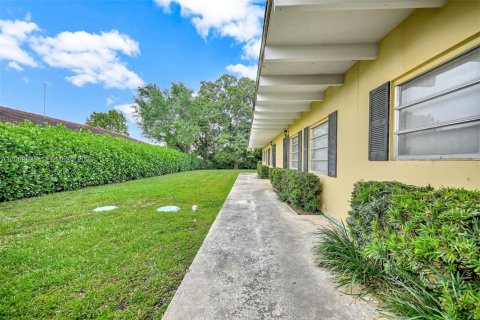 Casa en alquiler en Miami, Florida, 3 dormitorios, 139.35 m2 № 2171016 - foto 5