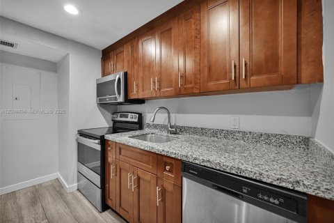 Casa en alquiler en Miami, Florida, 3 dormitorios, 139.35 m2 № 2171016 - foto 14