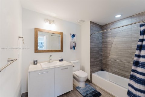 Condo in Miami, Florida, 2 bedrooms  № 1936990 - photo 26