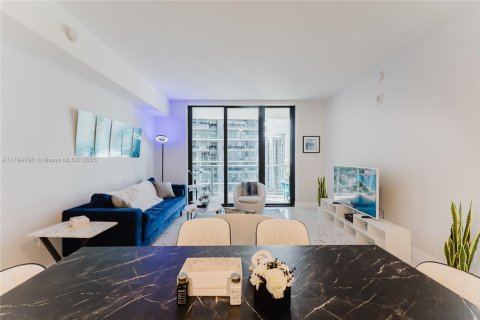 Condo in Miami, Florida, 2 bedrooms  № 1936990 - photo 2