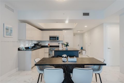 Condo in Miami, Florida, 2 bedrooms  № 1936990 - photo 5