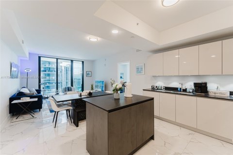 Condo in Miami, Florida, 2 bedrooms  № 1936990 - photo 1