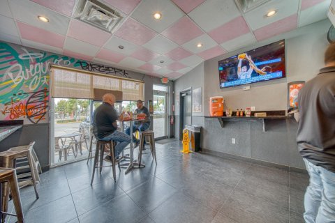 Commercial property in Hialeah, Florida № 1985602 - photo 5