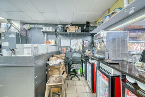 Commercial property in Hialeah, Florida № 1985602 - photo 12