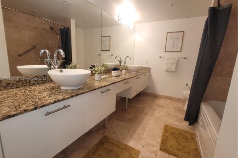 Снять в аренду кондоминиум в Майами, Флорида 2 спальни, 133.87м2, № 2082807 - фото 12