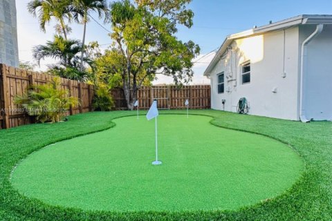 House in Miami, Florida 2 bedrooms, 142.51 sq.m. № 1951659 - photo 13