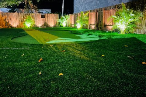 House in Miami, Florida 2 bedrooms, 142.51 sq.m. № 1951659 - photo 10