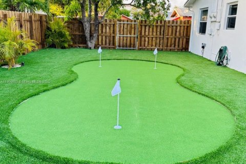 House in Miami, Florida 2 bedrooms, 142.51 sq.m. № 1951659 - photo 14