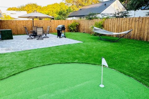 House in Miami, Florida 2 bedrooms, 142.51 sq.m. № 1951659 - photo 16