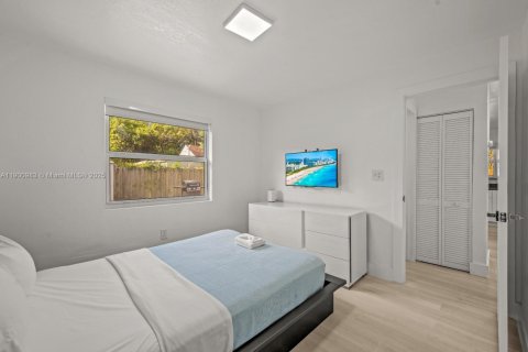 House in Miami, Florida 2 bedrooms, 142.51 sq.m. № 1951659 - photo 8