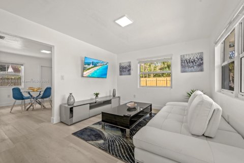 House in Miami, Florida 2 bedrooms, 142.51 sq.m. № 1951659 - photo 7