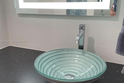 Condo in Aventura, Florida, 3 bedrooms  № 2077903 - photo 12