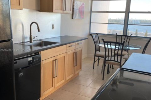 Condo in Aventura, Florida, 3 bedrooms  № 2077903 - photo 3