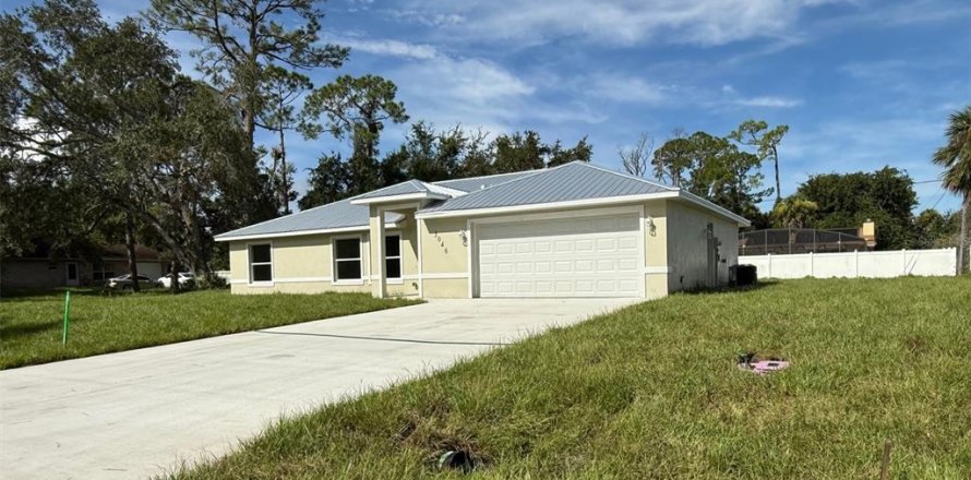 House in Edgewater, Florida 3 bedrooms, 162.21 sq.m. № 1885302