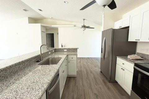 House in Edgewater, Florida 3 bedrooms, 162.21 sq.m. № 1885302 - photo 9