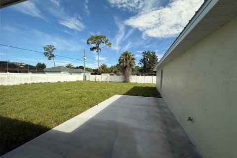 House in Edgewater, Florida 3 bedrooms, 162.21 sq.m. № 1885302 - photo 3