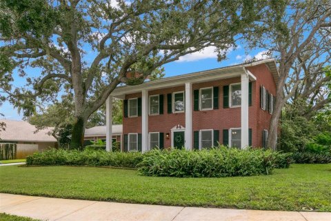 House in Safety Harbor, Florida 3 bedrooms, 197.32 sq.m. № 1916259 - photo 2