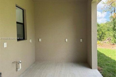 House in Lehigh Acres, Florida 4 bedrooms № 1768650 - photo 25