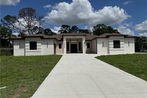 House in Lehigh Acres, Florida 4 bedrooms № 1768650 - photo 3
