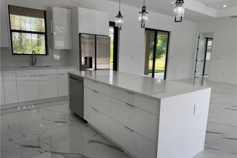 House in Lehigh Acres, Florida 4 bedrooms № 1768650 - photo 8