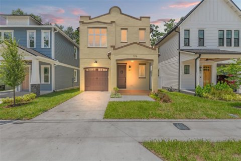 House in Tampa, Florida 4 bedrooms, 250.93 sq.m. № 1800595 - photo 2