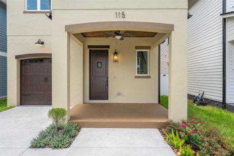 House in Tampa, Florida 4 bedrooms, 250.93 sq.m. № 1800595 - photo 3