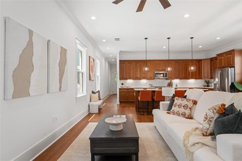 House in Tampa, Florida 4 bedrooms, 250.93 sq.m. № 1800595 - photo 11