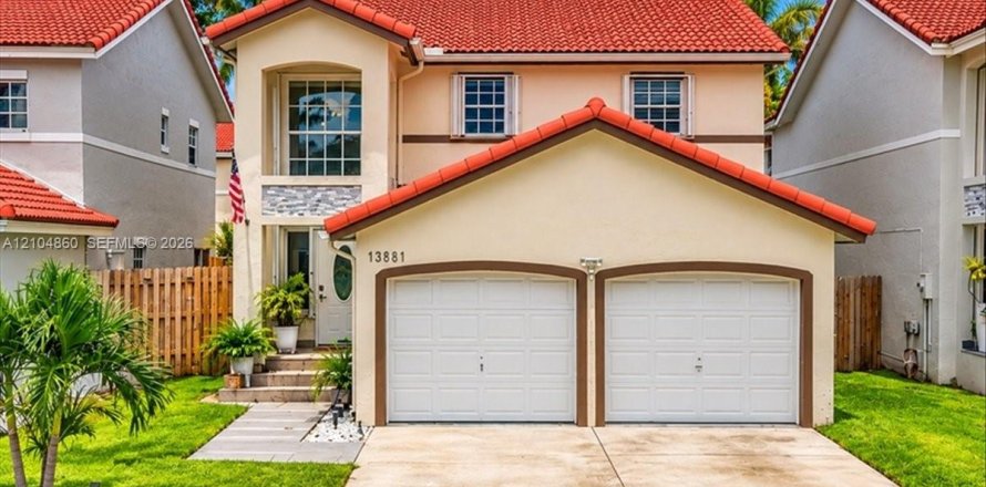 Villa ou maison à Miami, Floride 3 chambres, 199.55 m2 № 2431318