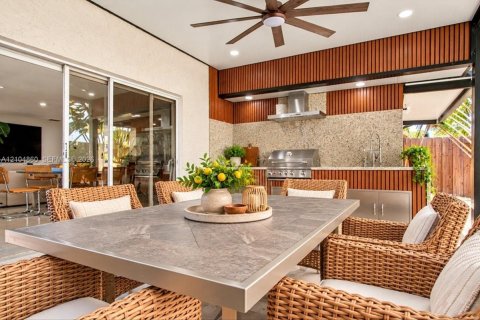 Villa ou maison à vendre à Miami, Floride: 3 chambres, 199.55 m2 № 2431318 - photo 8