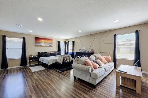Villa ou maison à vendre à Davenport, Floride: 6 chambres, 320.98 m2 № 2355806 - photo 4