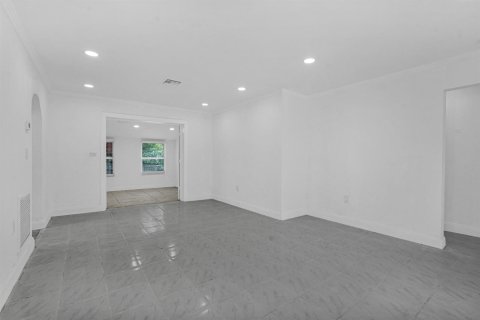 Villa ou maison à louer à Hollywood, Floride: 3 chambres, 120.03 m2 № 2192849 - photo 9