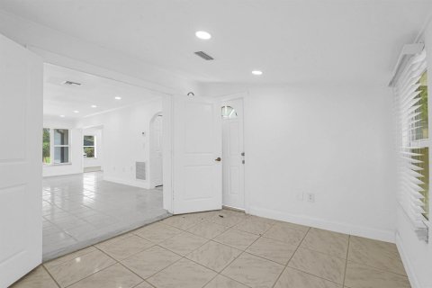 Villa ou maison à louer à Hollywood, Floride: 3 chambres, 120.03 m2 № 2192849 - photo 23