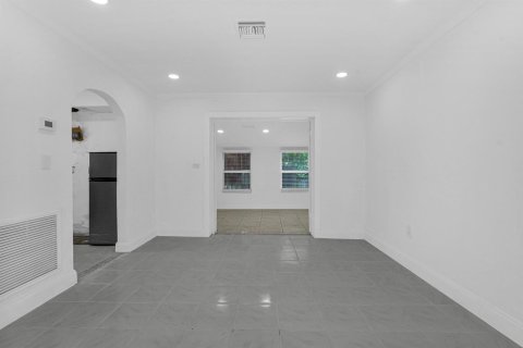 Villa ou maison à louer à Hollywood, Floride: 3 chambres, 120.03 m2 № 2192849 - photo 8